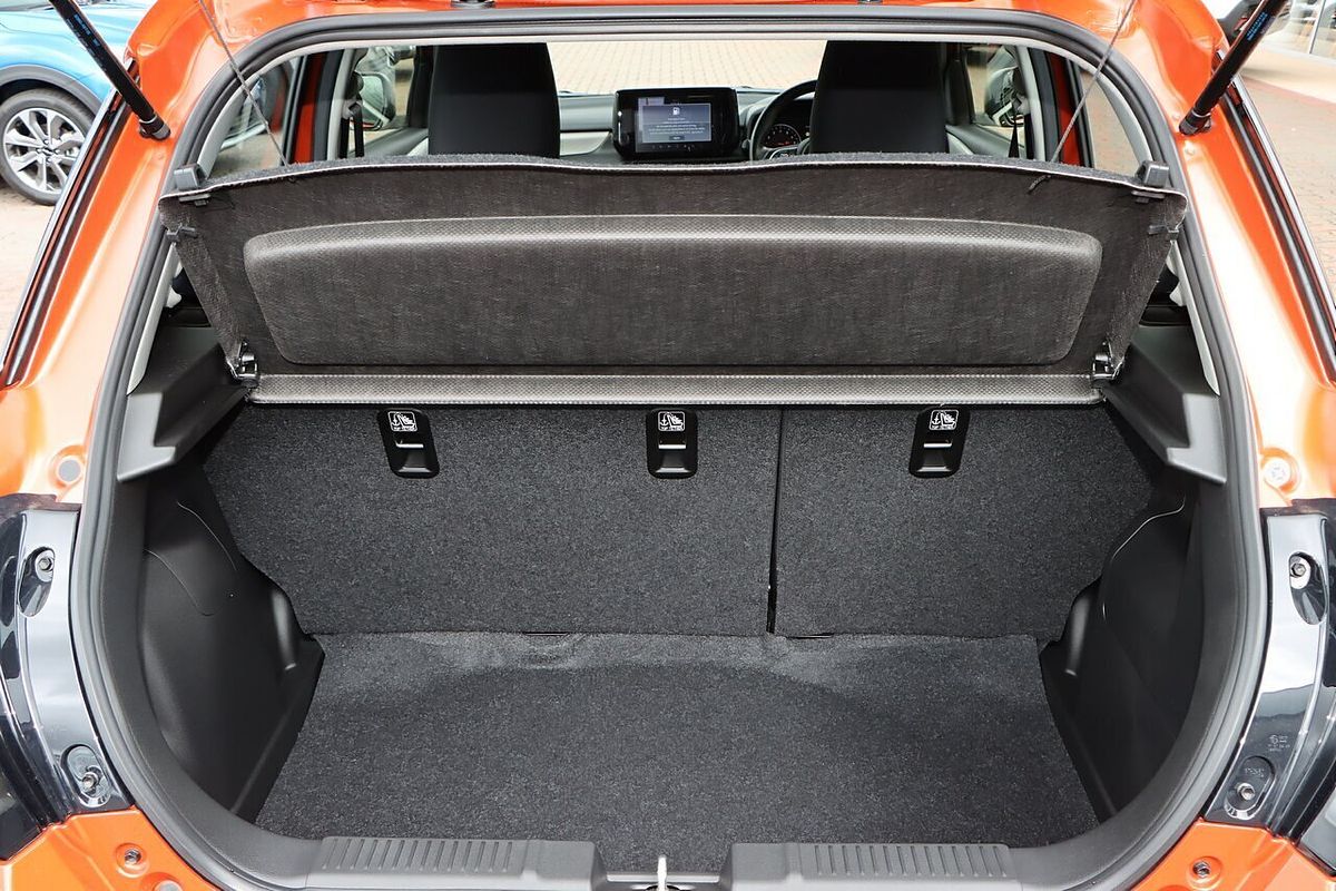 2025 Suzuki Swift Hybrid UZ