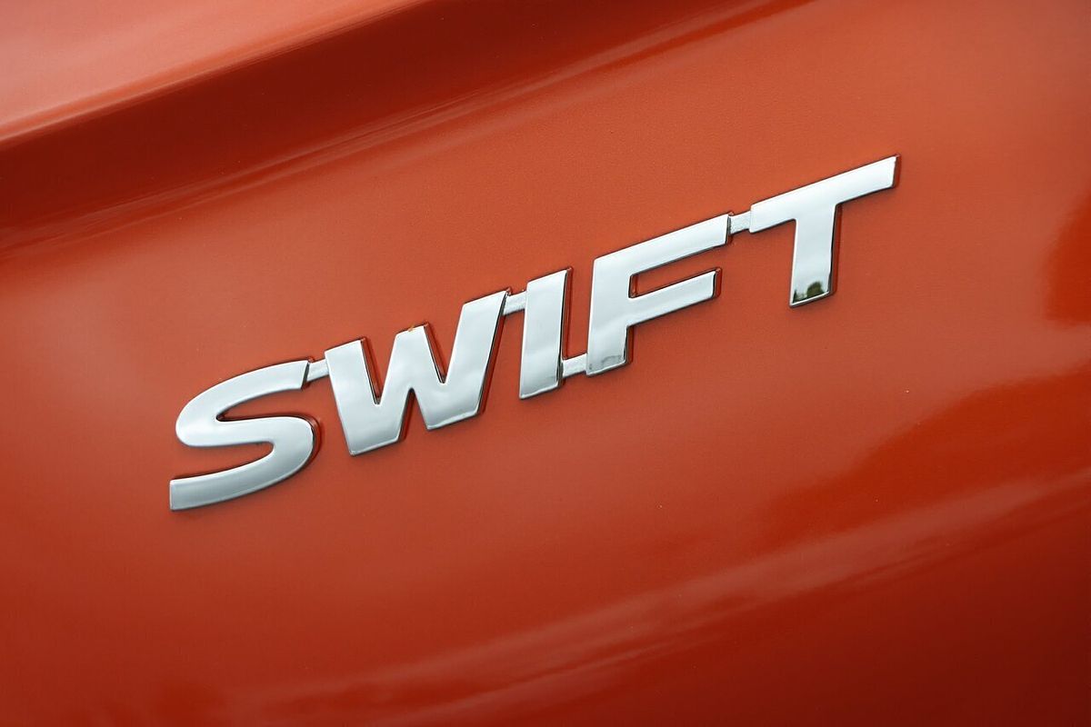 2025 Suzuki Swift Hybrid UZ