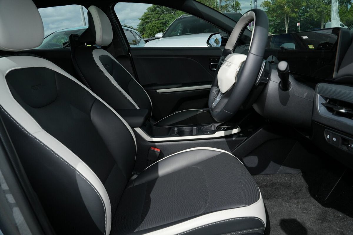 2025 Kia K4 GT-Line CL4m