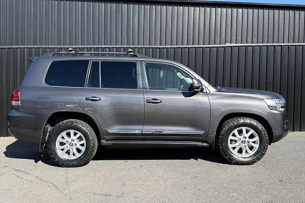 2017 Toyota Landcruiser Sahara VDJ200R
