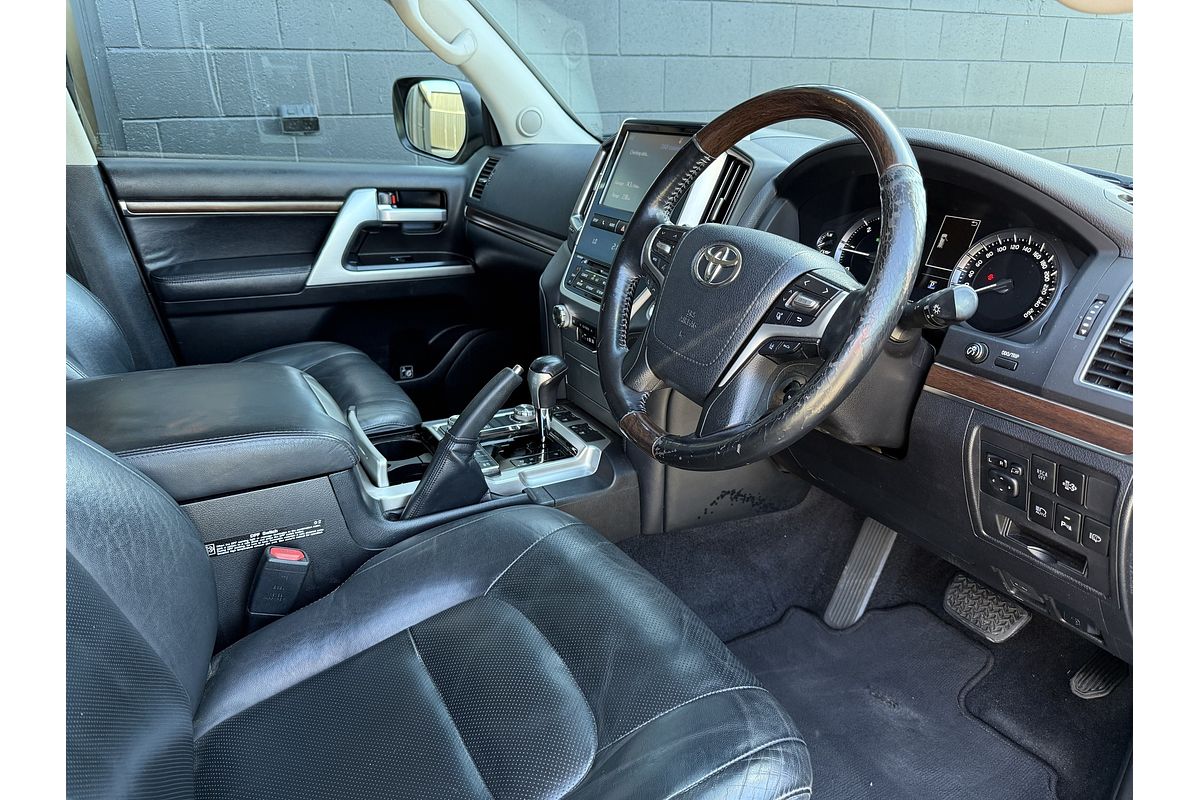 2017 Toyota Landcruiser Sahara VDJ200R