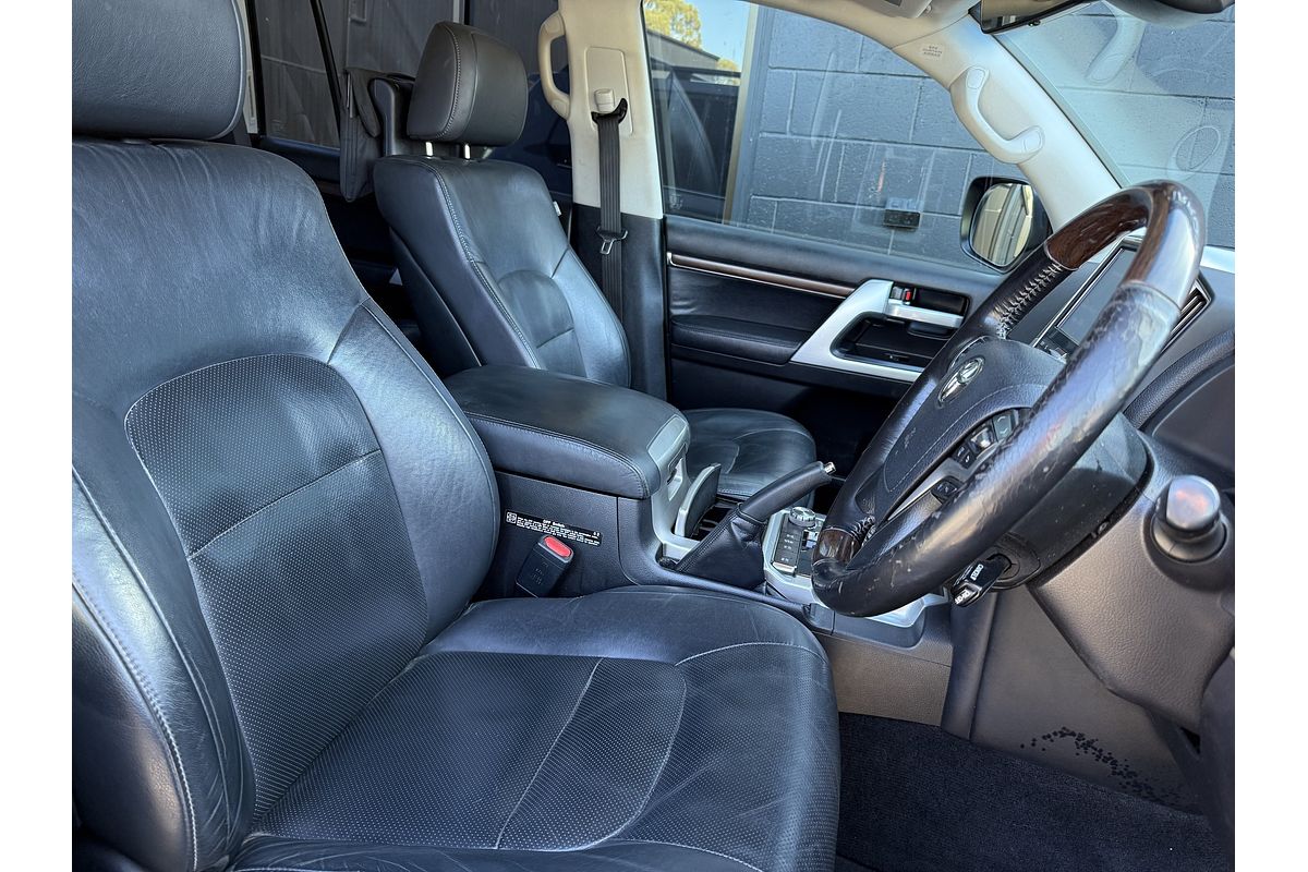 2017 Toyota Landcruiser Sahara VDJ200R