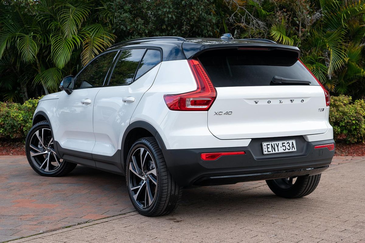 2021 Volvo XC40 T5 R-Design