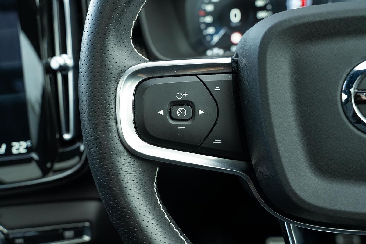 2021 Volvo XC40 T5 R-Design