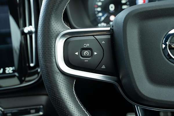 2021 Volvo XC40 T5 R-Design