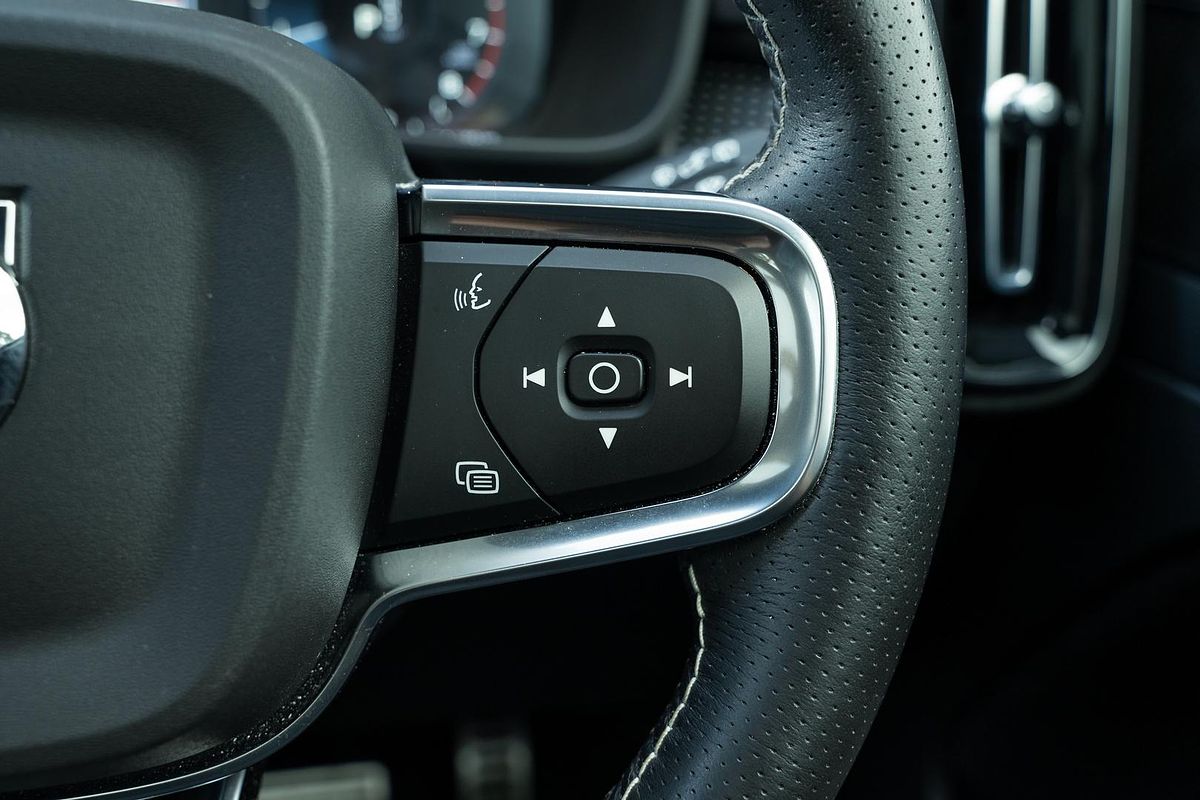 2021 Volvo XC40 T5 R-Design