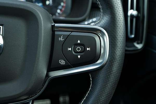 2021 Volvo XC40 T5 R-Design