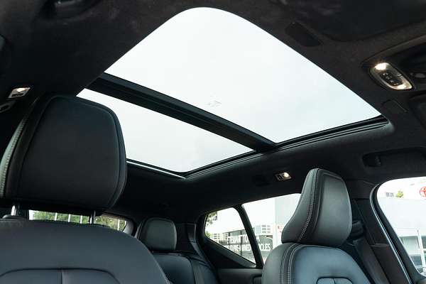 2021 Volvo XC40 T5 R-Design
