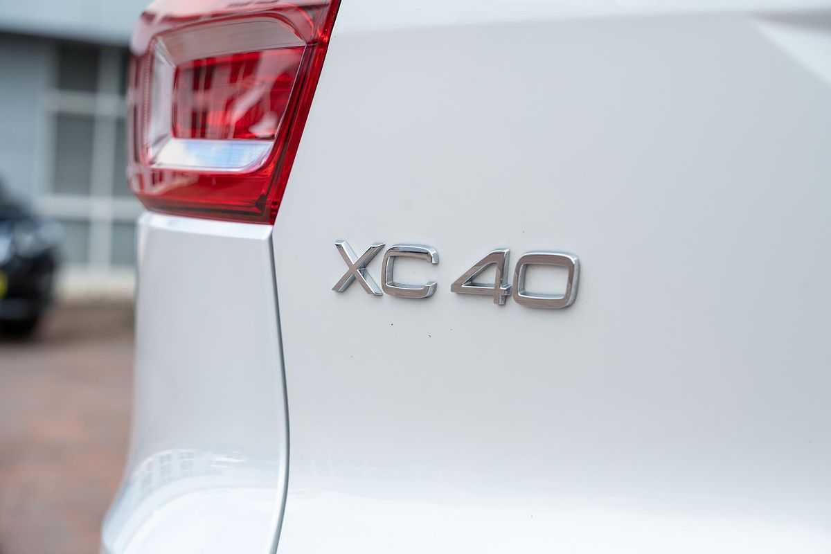 2021 Volvo XC40 T5 R-Design