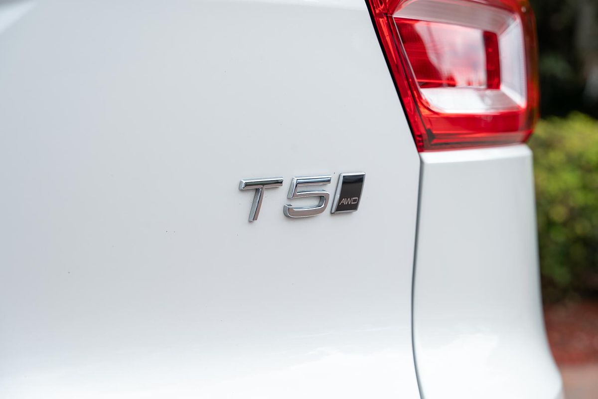 2021 Volvo XC40 T5 R-Design