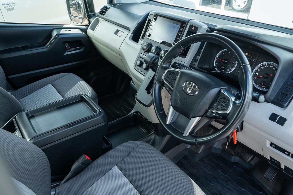 2021 Toyota Hiace Commuter GDH322R