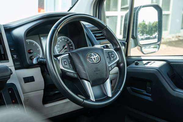 2021 Toyota Hiace Commuter GDH322R