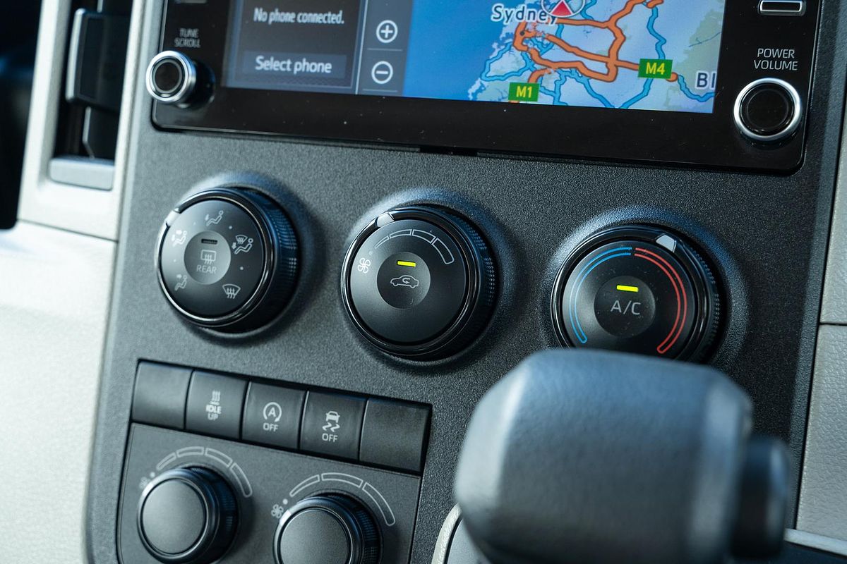 2021 Toyota Hiace Commuter GDH322R