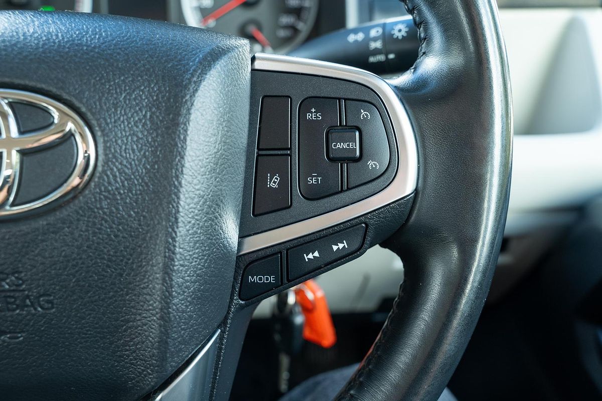 2021 Toyota Hiace Commuter GDH322R