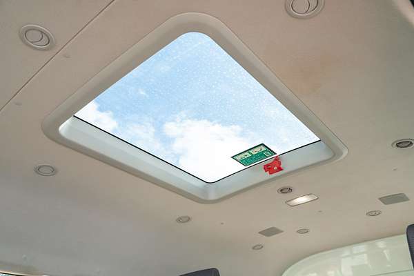 2021 Toyota Hiace Commuter GDH322R