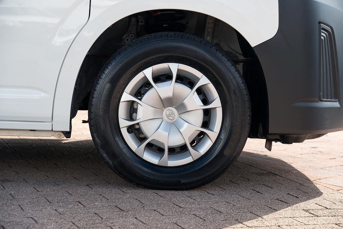 2021 Toyota Hiace Commuter GDH322R