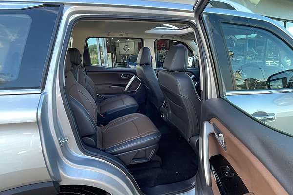 2023 Mahindra Scorpio Z8