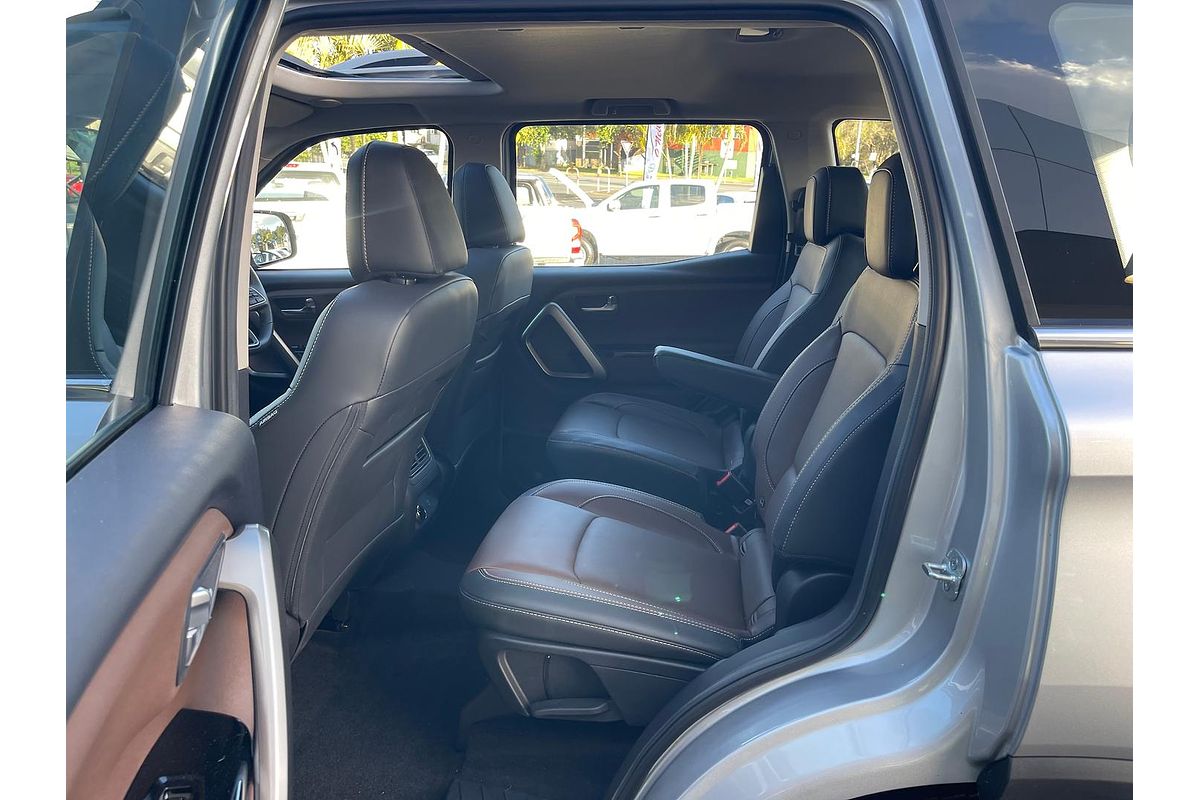 2023 Mahindra Scorpio Z8