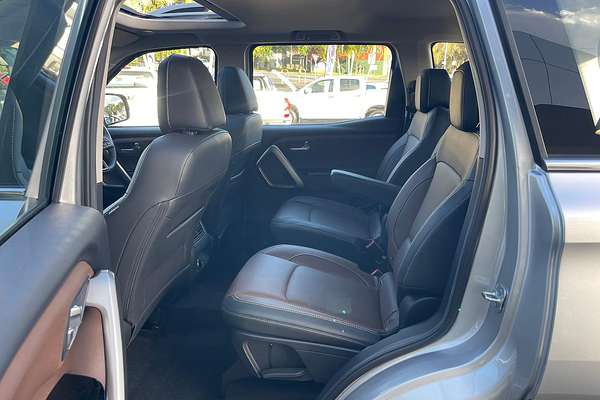 2023 Mahindra Scorpio Z8