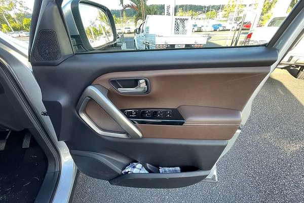 2023 Mahindra Scorpio Z8