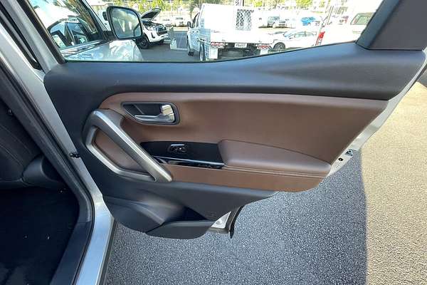 2023 Mahindra Scorpio Z8