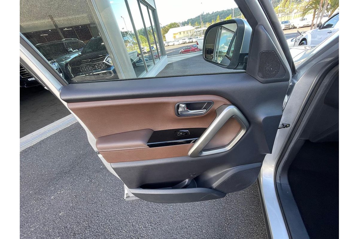 2023 Mahindra Scorpio Z8