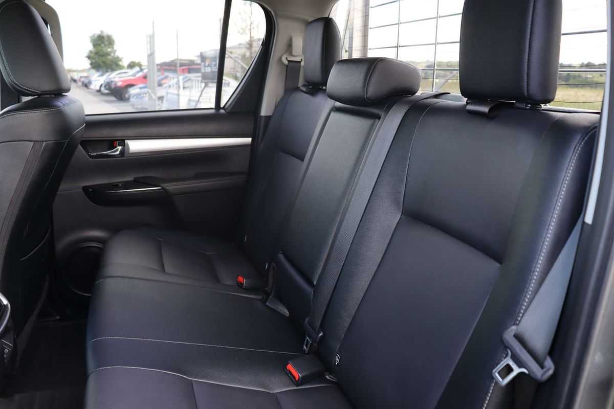 2024 Toyota Hilux SR5 48V GUN126R 4X4