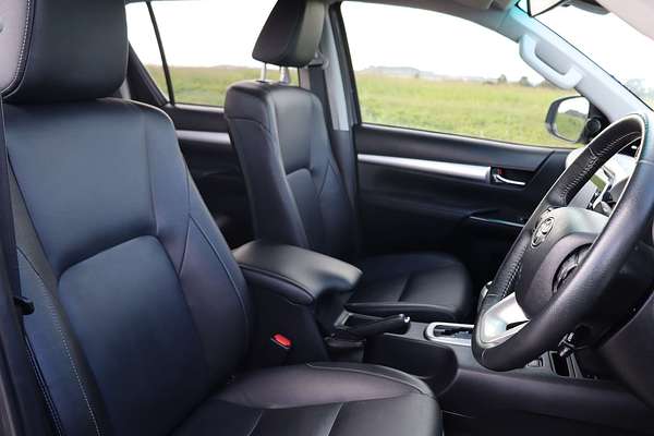 2024 Toyota Hilux SR5 48V GUN126R 4X4