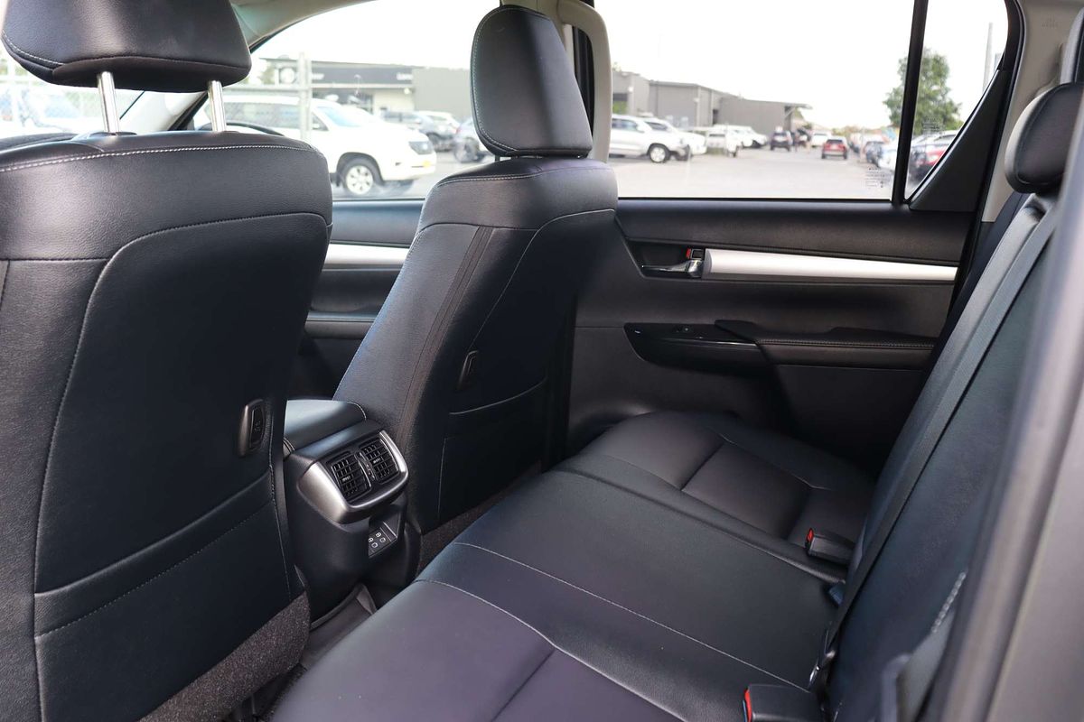 2024 Toyota Hilux SR5 48V GUN126R 4X4