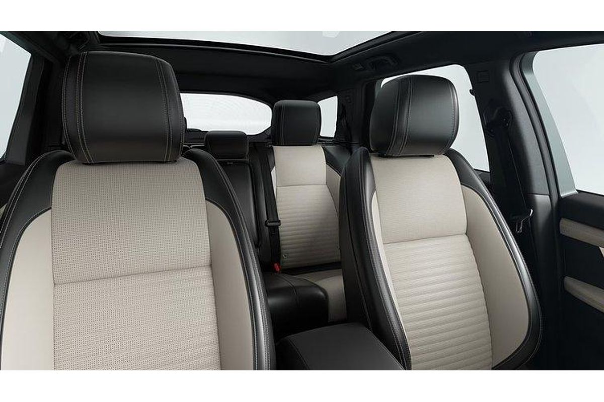 2025 Land Rover Discovery Sport P300e Dynamic SE L550