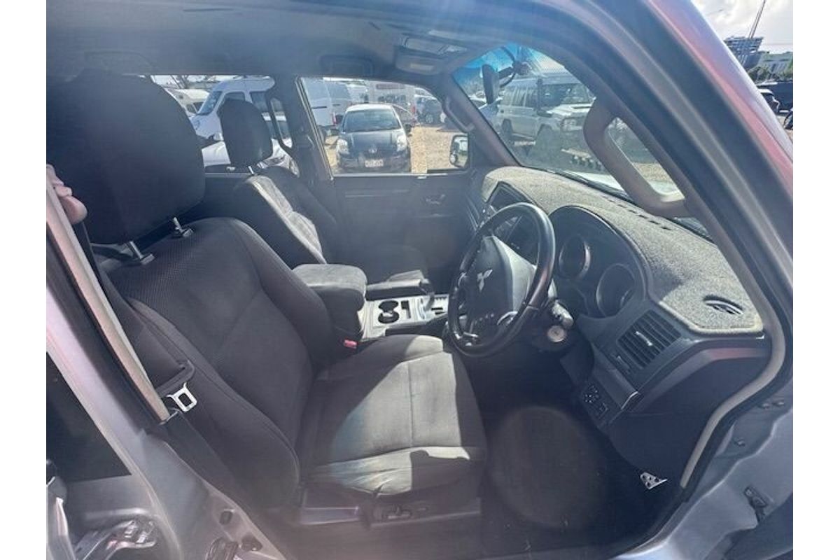 2007 Mitsubishi Pajero VR-X LWB (4x4) NS
