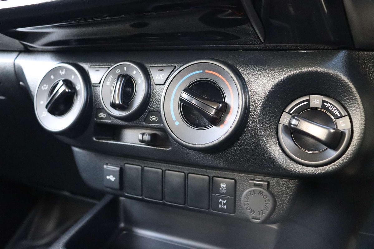 2024 Toyota Hilux SR GUN126R 4X4