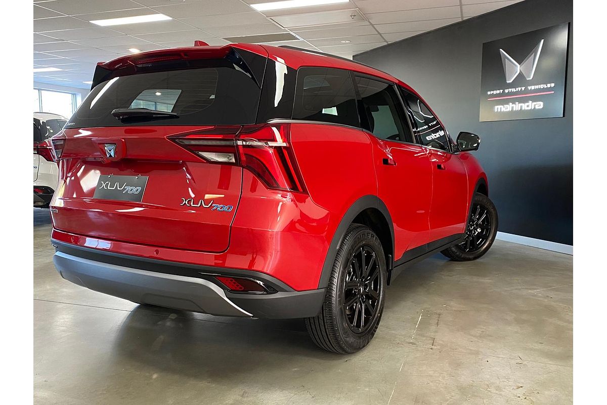 2025 Mahindra XUV700 AX7L