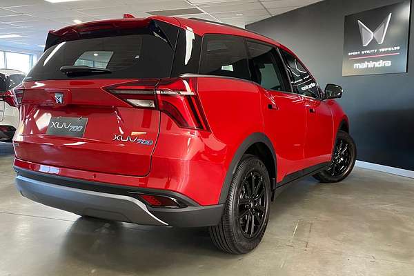 2025 Mahindra XUV700 AX7L