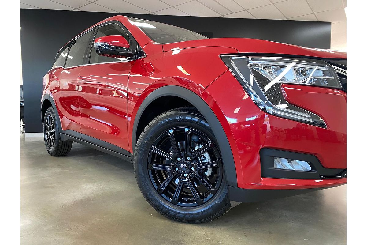 2025 Mahindra XUV700 AX7L