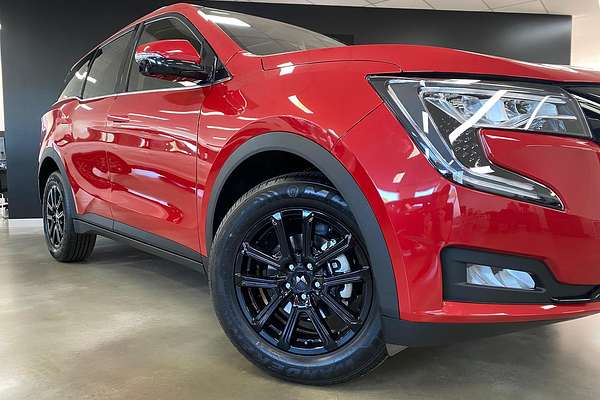 2025 Mahindra XUV700 AX7L