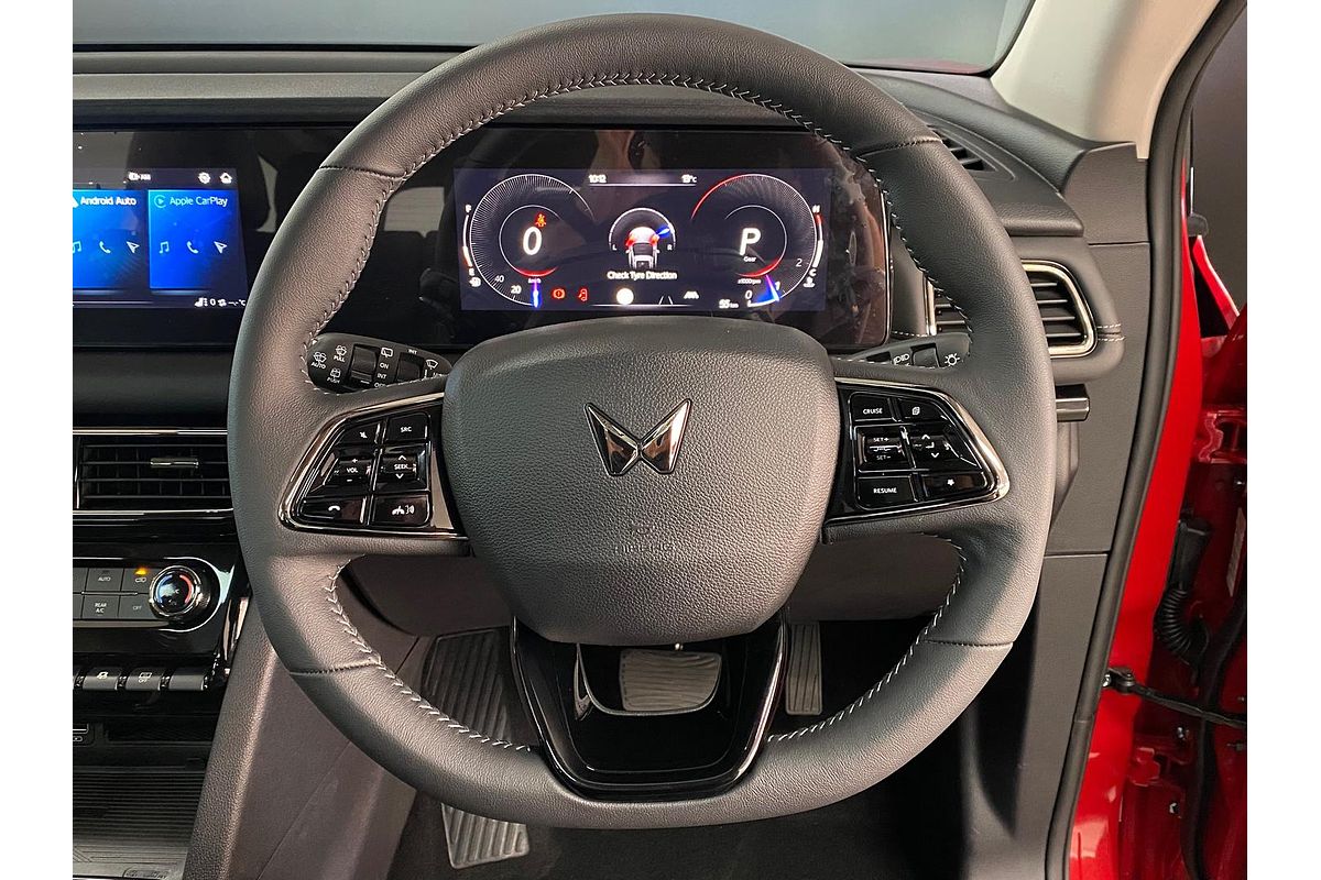2025 Mahindra XUV700 AX7L