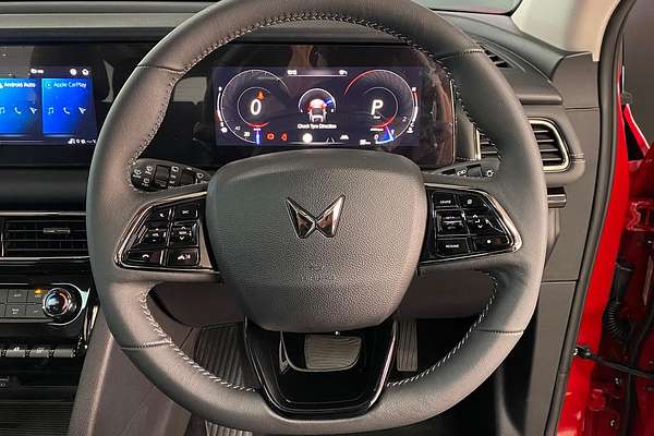 2025 Mahindra XUV700 AX7L