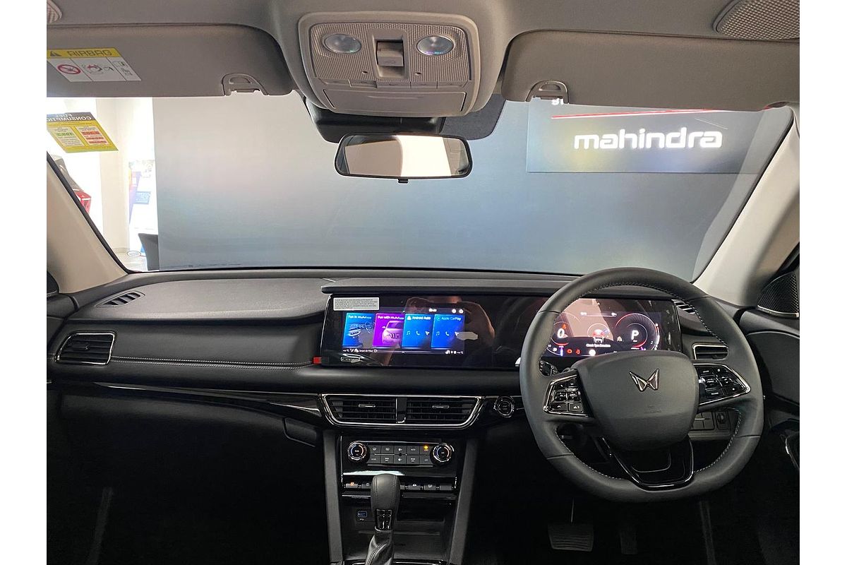 2025 Mahindra XUV700 AX7L
