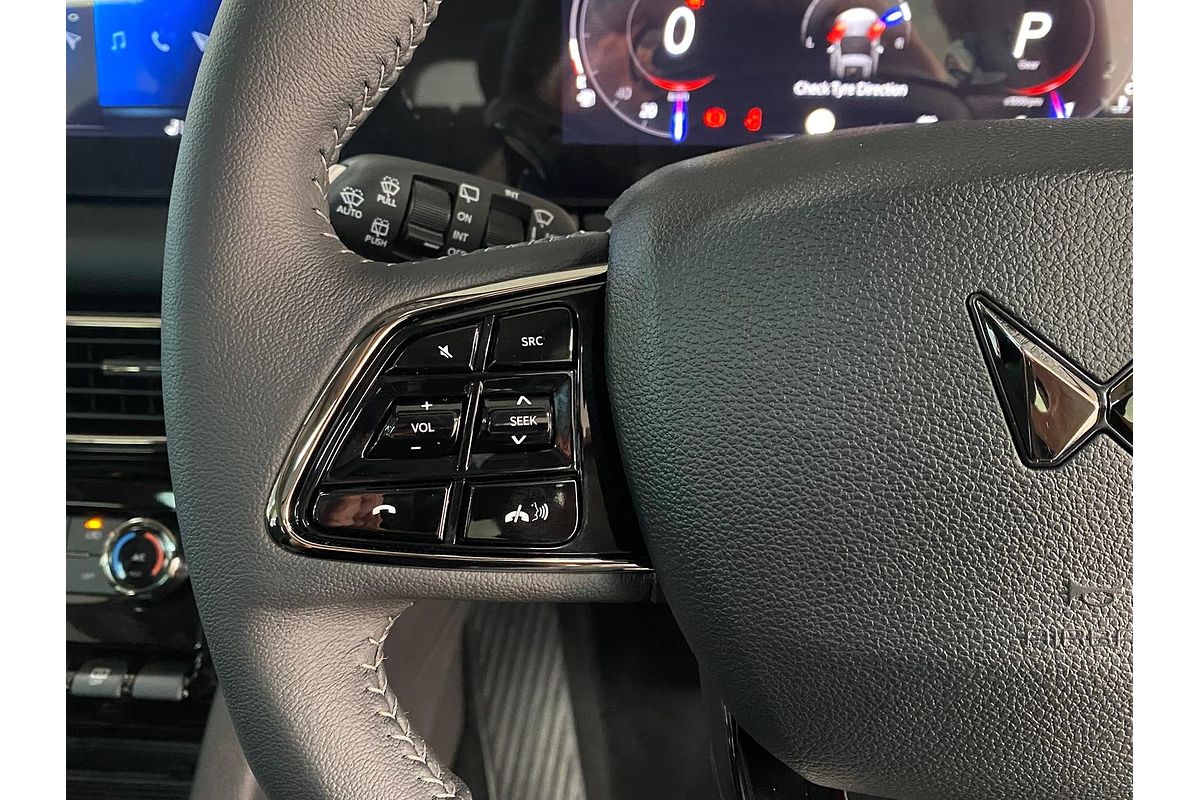 2025 Mahindra XUV700 AX7L
