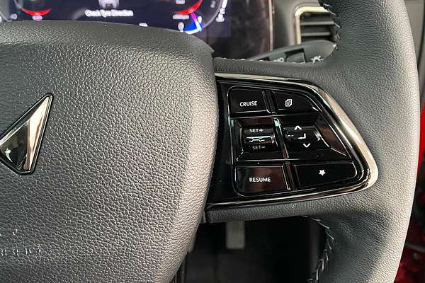 2025 Mahindra XUV700 AX7L