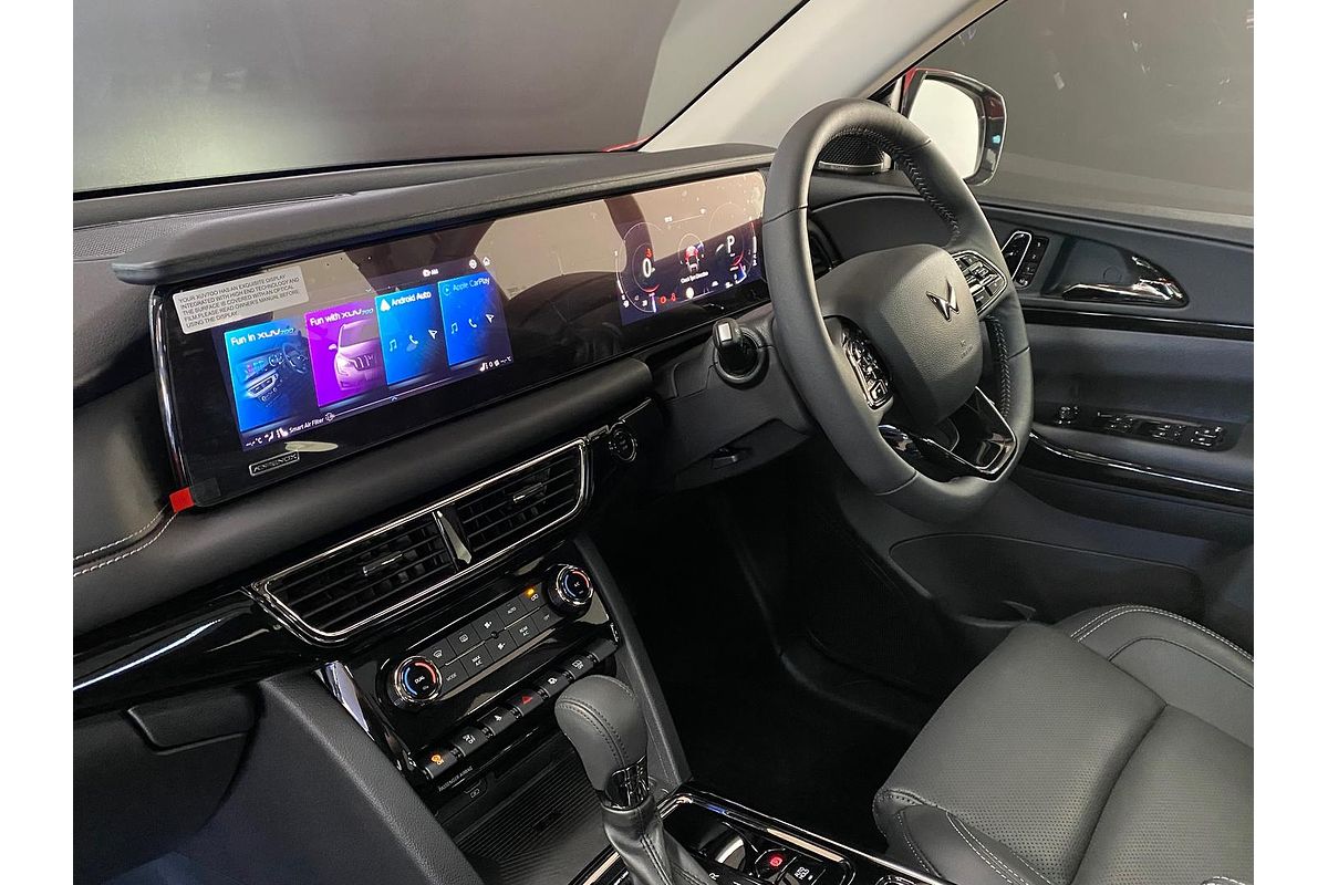 2025 Mahindra XUV700 AX7L