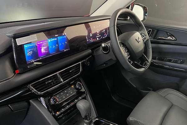 2025 Mahindra XUV700 AX7L