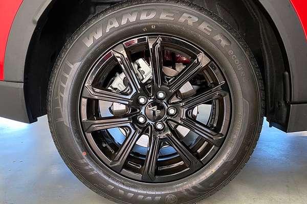 2025 Mahindra XUV700 AX7L