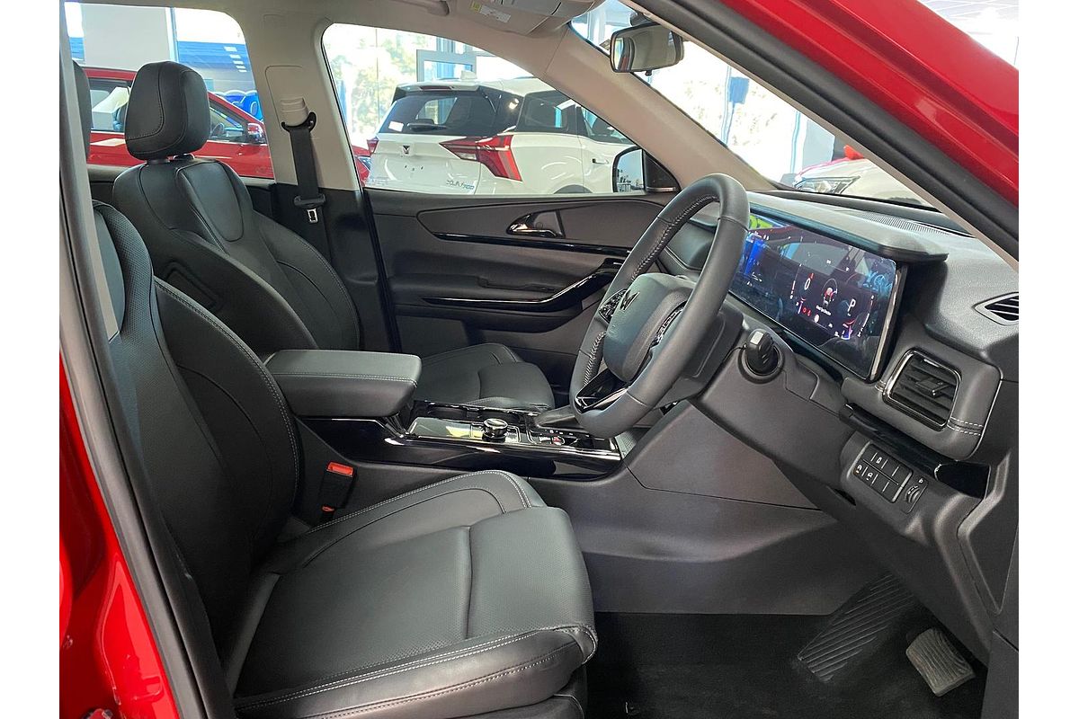 2025 Mahindra XUV700 AX7L