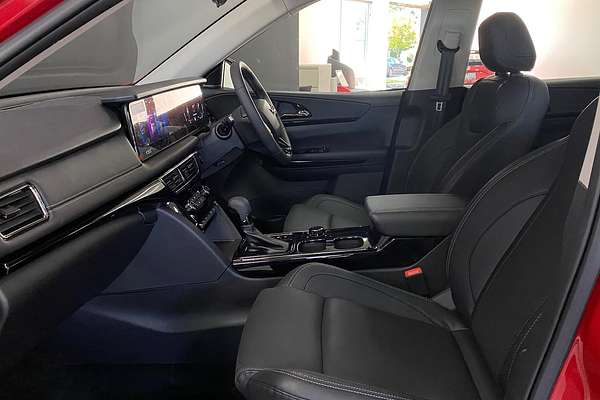 2025 Mahindra XUV700 AX7L