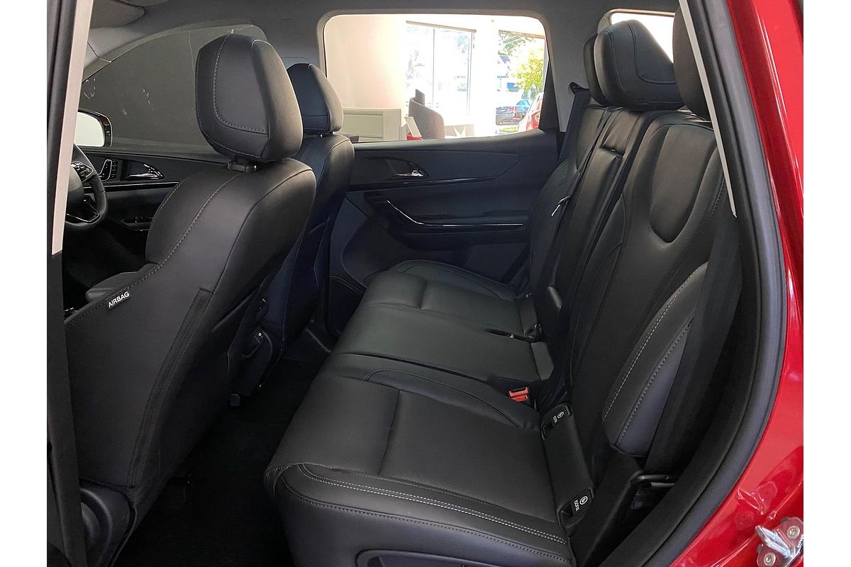 2025 Mahindra XUV700 AX7L