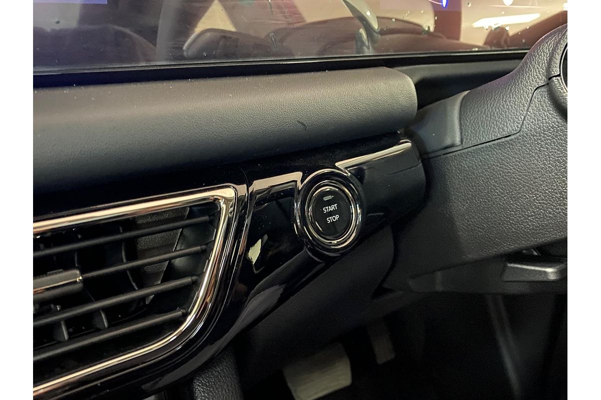 2025 Mahindra XUV700 AX7L