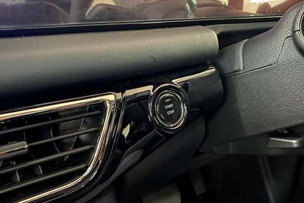 2025 Mahindra XUV700 AX7L