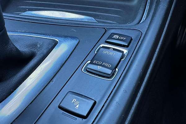 2012 BMW 3 Series 320i F30
